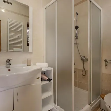 Apartment Hablando Apartments-70m From The Sea Pridraga