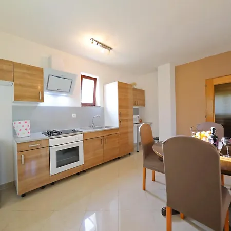 Apartment Hablando Apartments-70m From The Sea Pridraga