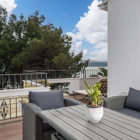 Hablando Apartments-70m From The Sea
