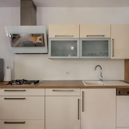 Hablando Apartments-70m From The Sea