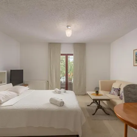 Hablando Apartments-70m From The Sea