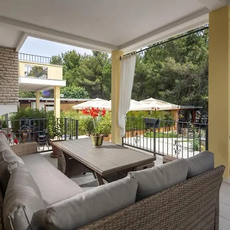 Apartment Hablando Apartments-70m From The Sea Pridraga