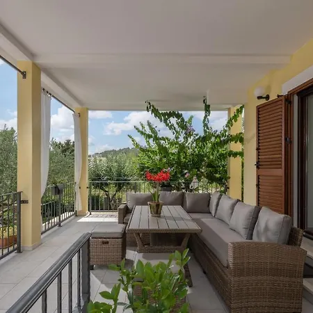 Hablando Apartments-70m From The Sea Pridraga