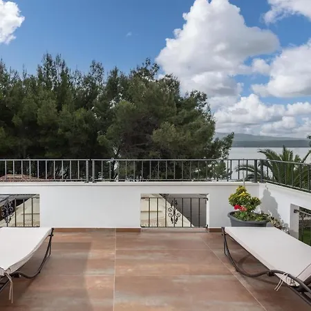 Hablando Apartments-70m From The Sea