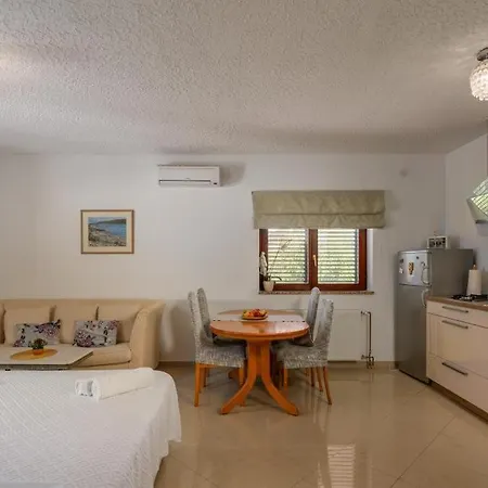 Hablando Apartments-70m From The Sea