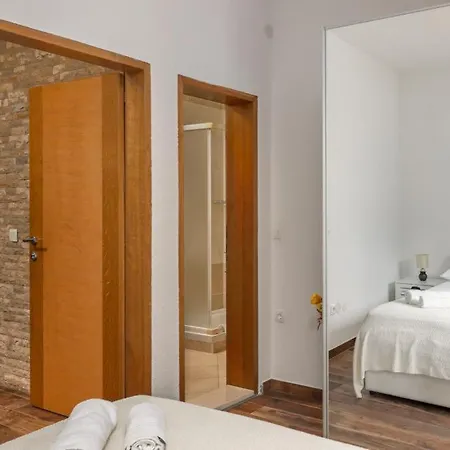 Apartment Hablando Apartments-70m From The Sea Pridraga