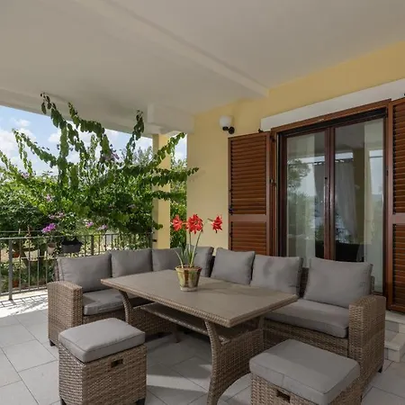 Hablando Apartments-70m From The Sea