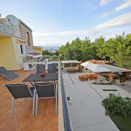 Hablando Apartments-70m From The Sea Pridraga